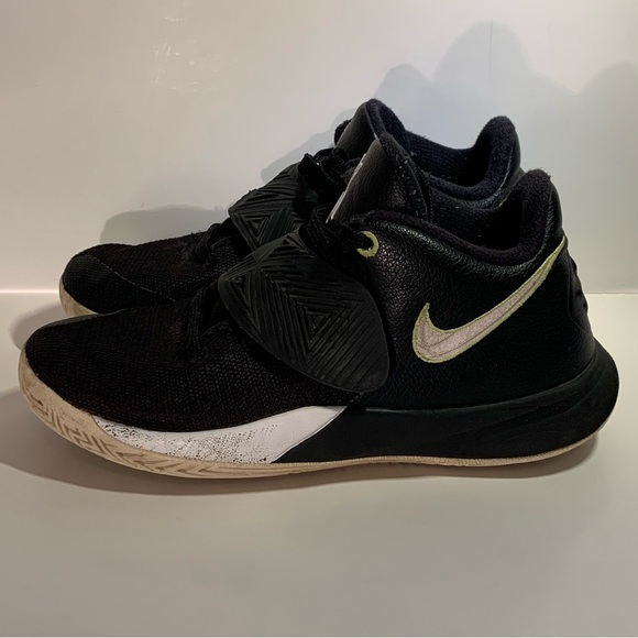 ⚡️ NIKE KYRIE FLYTRAP 3 BLACK & VOLT GS SIZE 4Y YOUTH BASKETBALL SHOES ⚡️ - Picture 2 of 6